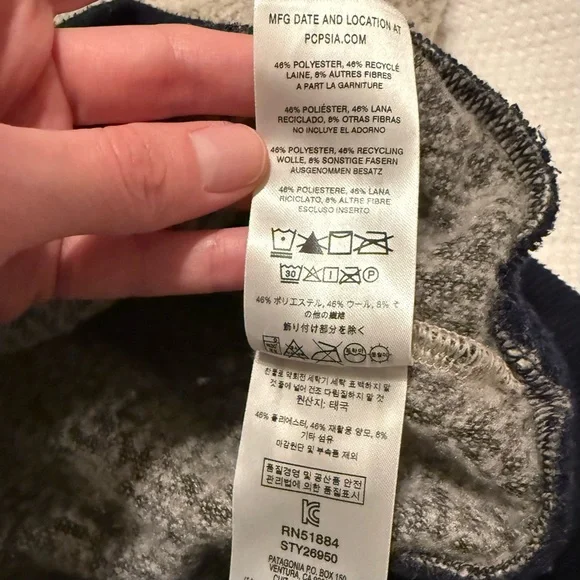 Patagonia Women's Gray and Navy Blue Zip-Up Top - Picture 4 of 4